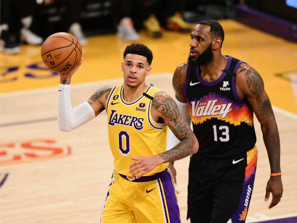 展示了他在 展示了他在